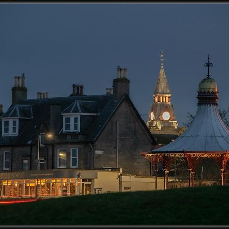 The Bandstand Hotel Неърн Екстериор снимка