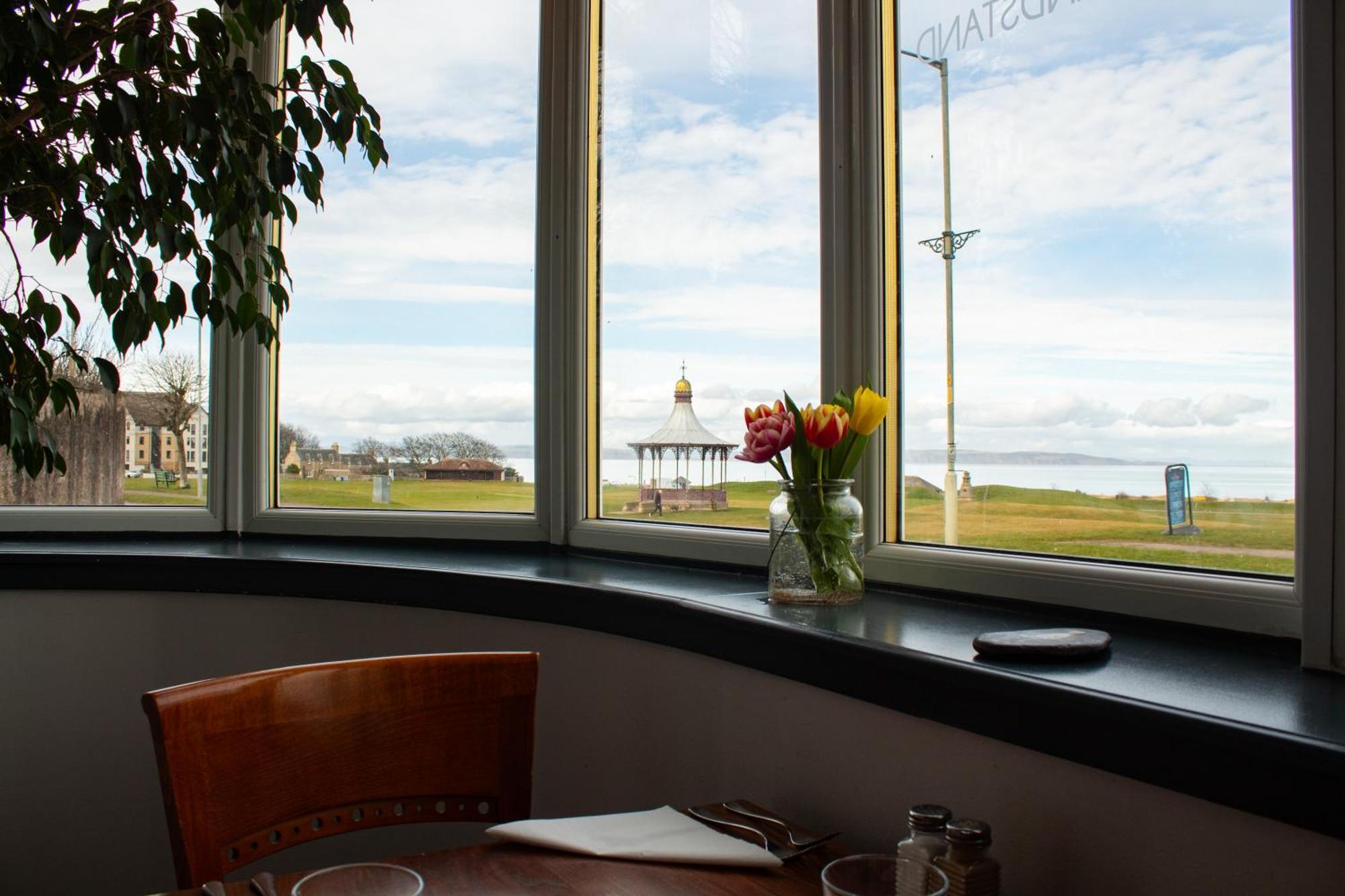 The Bandstand Hotel Неърн Екстериор снимка