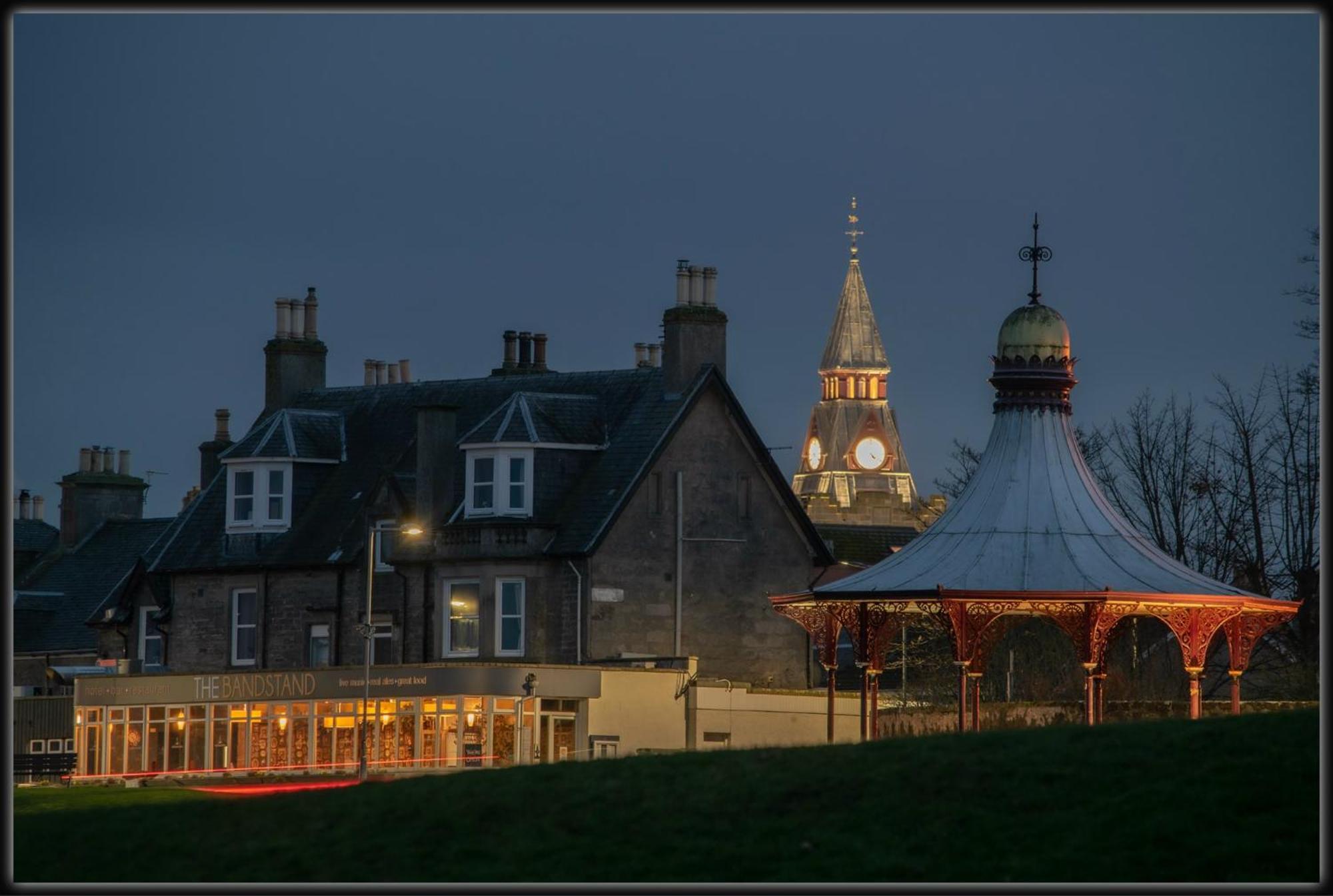 The Bandstand Hotel Неърн Екстериор снимка